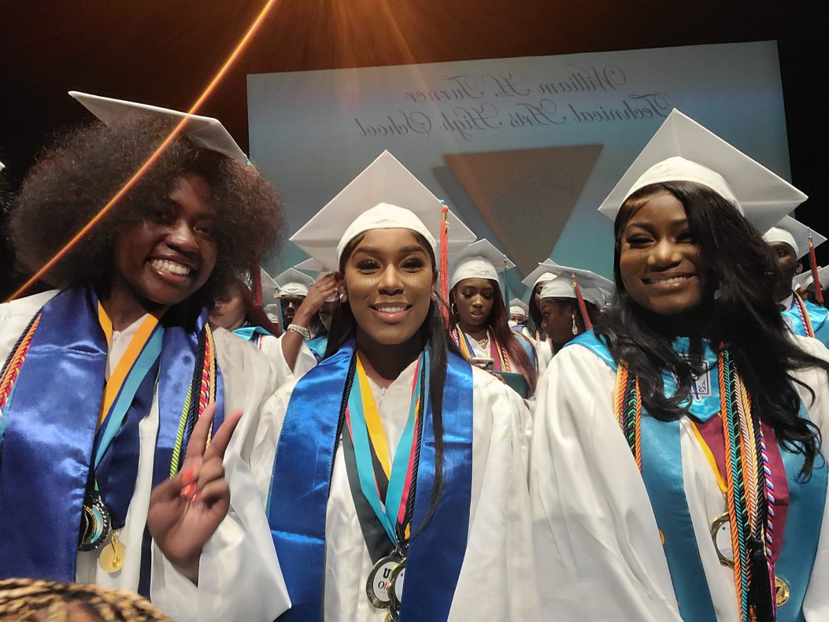 TurnerTechAdult's tweet image. Congratulations Graduates!  The best is yet to come!    #ClassOf2022 
@miamischools
 @mdcps_central @mdcps_d2  #TurnerTech