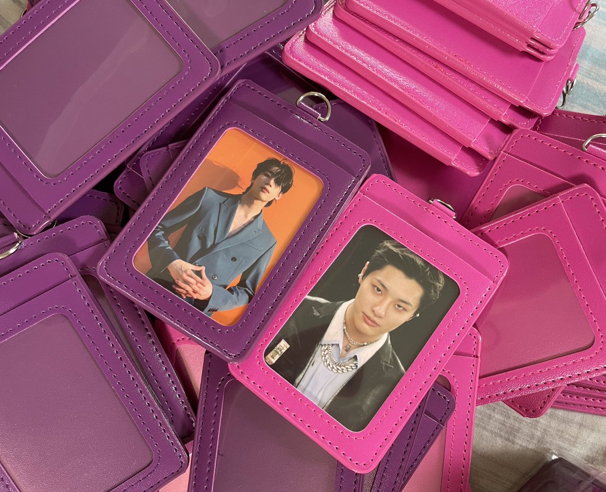 ACKyourservice's tweet photo. 🦊 UPDATE: #ACKupdate #INPLupdate
—WOODZ COLORFUL TRAUMA

Dumating na yung leather photocard holder freebie!! 🥰 1 per buyer of album or digipack ang meron nito. Infairness makapal siya. 😳 naeexcite na koooooooo!!! 🫶🏻 https://t.co/2rJulPXdBW