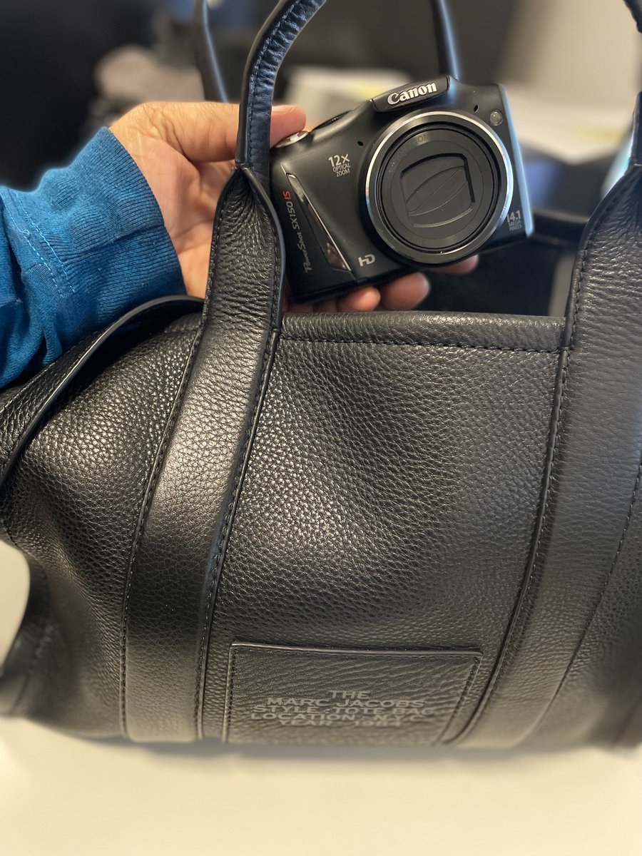 carlaconroy's tweet photo. Who carries a #camera in their purse? I DO 🙋🏽♀️😊📸. #photojournal #idocument #carlascreativelife #memorykeeping https://t.co/C1rqQOjKwl