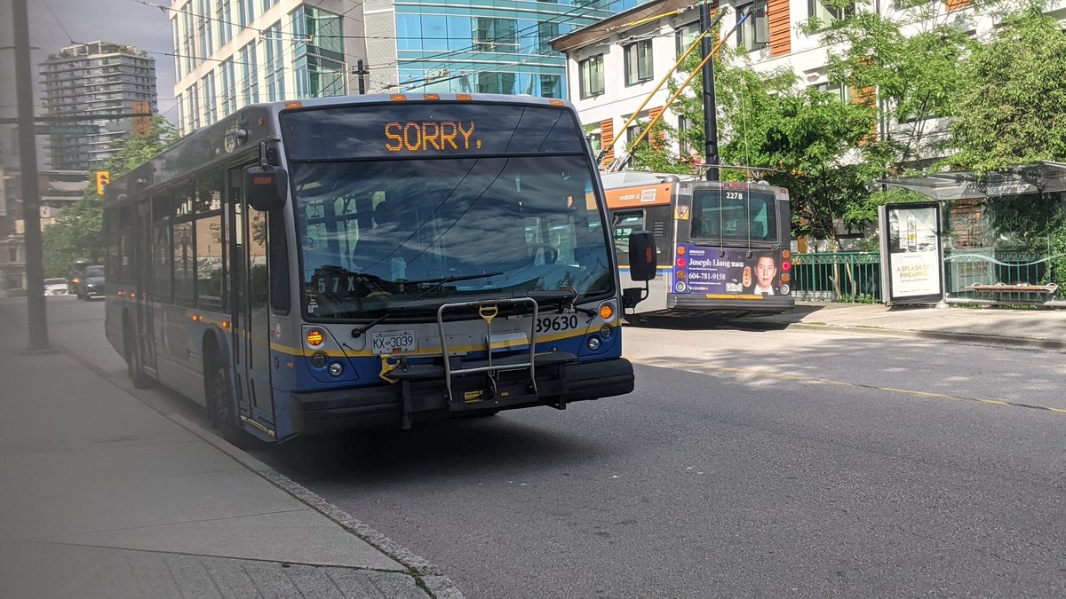 TweetTweetGoo's tweet photo. Canadian buses https://t.co/AUXclkiJ4l