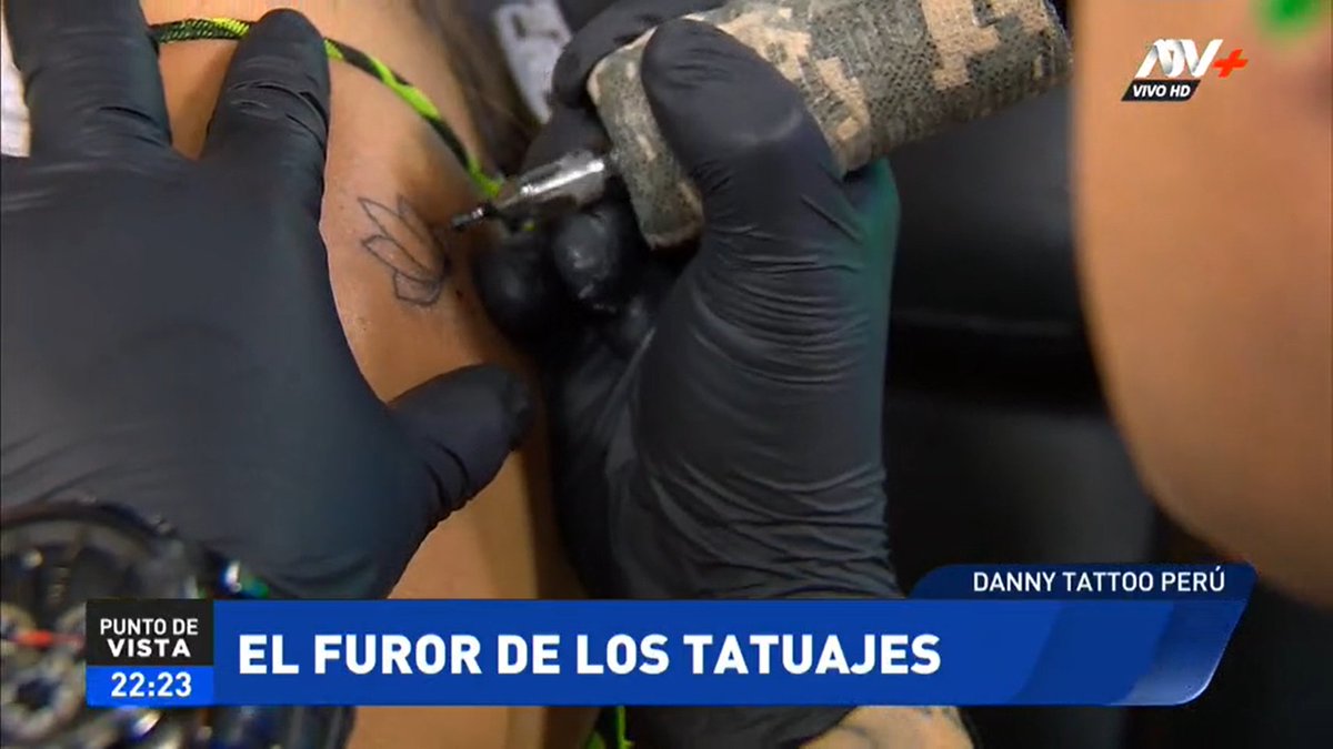 manucarrera_m's tweet photo. APLAUDO A KATTY VILLALOBOS! PORQUE POR FIN SE HIZO UN TATUAJE!!! 😌🖤

#PuntoDeVista @KATTYVILLALOBOS @juliolulo https://t.co/VTRpacuNYh