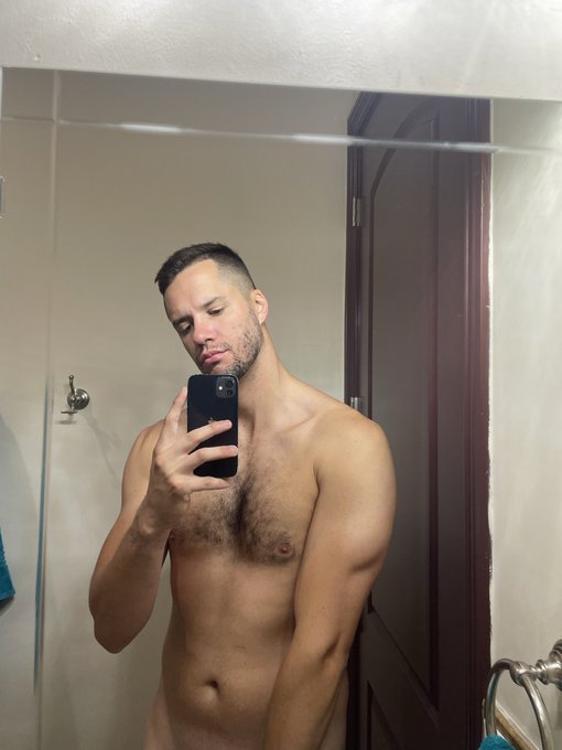 We out here workin hard on the bod https://t.co/2Vfd5tj7No