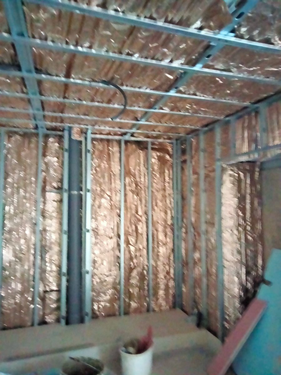 Os presentamos esta vivienda en Mugardos ,La Coruña, realizada por el arquitecto <a href="/arqMonteagudo/">Tomas G M</a>  y en la que Reformas y Revestimientos Acr S.L , ha instalado nuestro aislante alveolar HYBRIS de 50mm de espesor.

Gracias por confiar en nuestras soluciones.