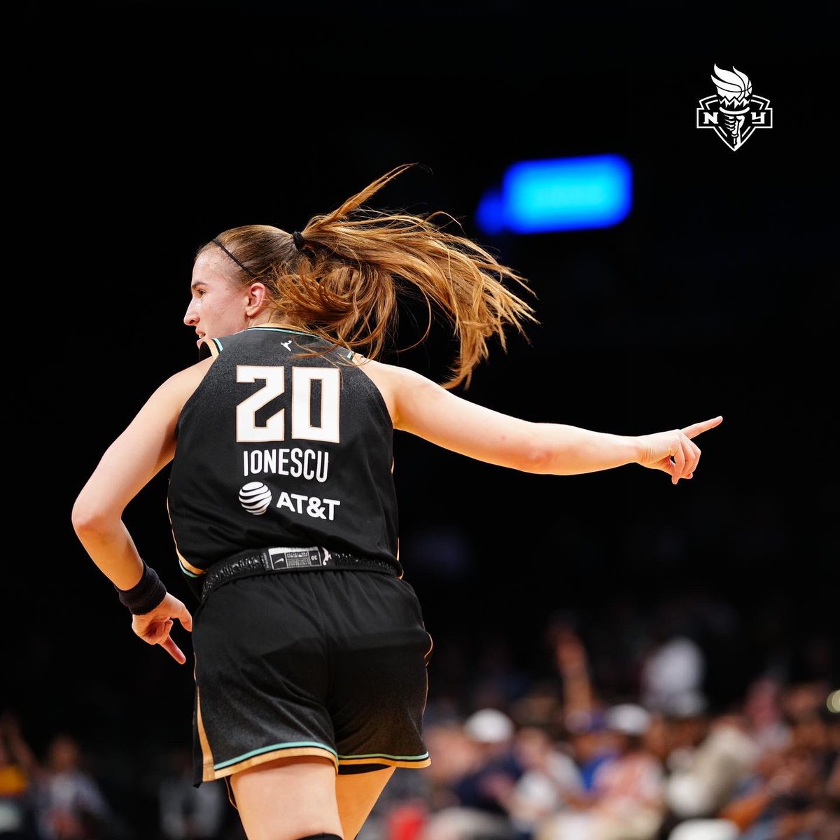 A historic night for <a href="/sabrina_i20/">Sabrina Ionescu</a> ! The first player to finish with 26 points and 8 assists on 90% shooting in <a href="/WNBA/">WNBA</a> history. She went 10-11 FGM-A! She’s just built 𝒅𝒊𝒇𝒇𝒆𝒓𝒆𝒏𝒕. 💪🗽