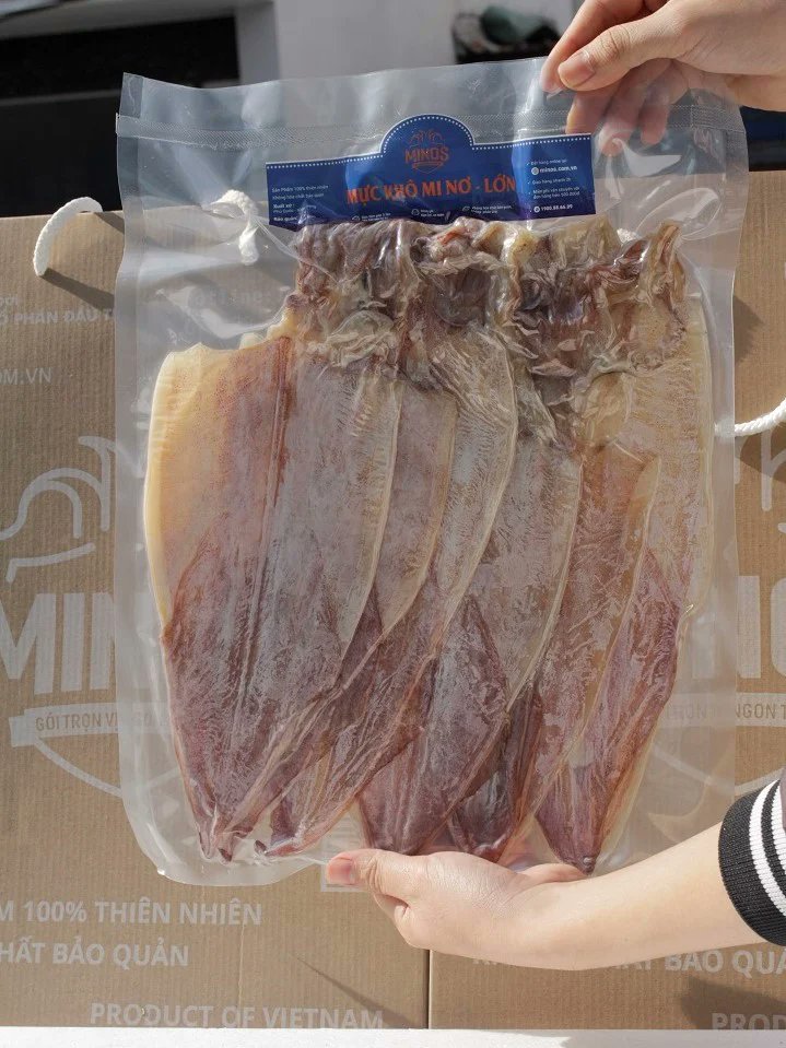MinosHaisan's tweet photo. Mực khô Mi Nơ LỚN (12-14 con/kg) - 500g/túi. SIÊU NGON!! 🥰

https://t.co/BWfJ28h8Ob https://t.co/NiXIKfLDNg