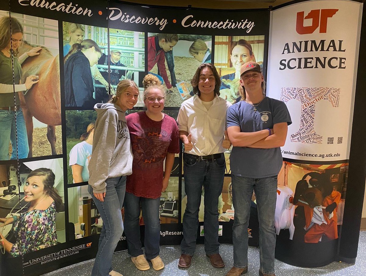 commando_ffa's tweet photo. Look at these buttfaces! 🍖 The HHS FFA Meats Judging team🥩 represented Sumner County 4H at the state contest today in Knoxville. Finishing 8th in the state was good enough for the traditional stop at Aubrey’s Steakhouse! Congratulations! https://t.co/tUzhlaX3uN