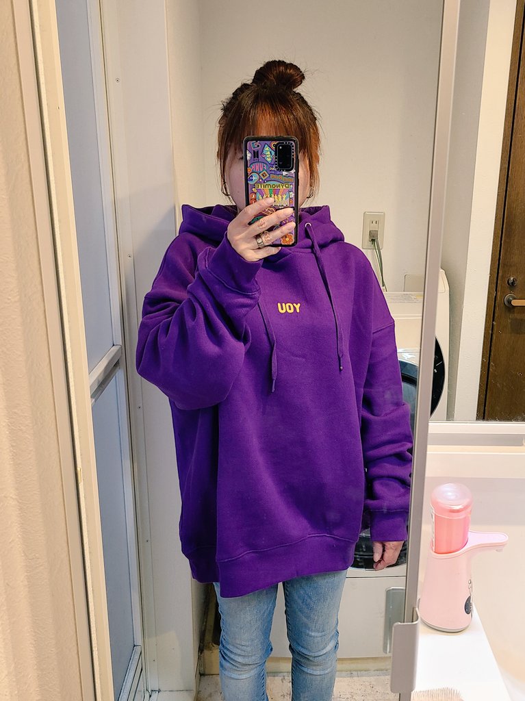 tappon0126's tweet photo. マツエクから帰ってきたら玄関に置いてあったー🤩🤩🤩
めっちゃ可愛いー💜💜💜💜Lサイズだからどうなるのか心配だったけど、大丈夫みたい👍寒かったら着れたのにー😭ジミンちゃんのセンイルの時は着れるかな🤔
あー、幸せ(  ´˘`  )💜宝物だー🥰
 #BTS9thAnniversary  
 #BTSARTIST-MADE
 #JIMIN https://t.co/wa7Tqh4irR