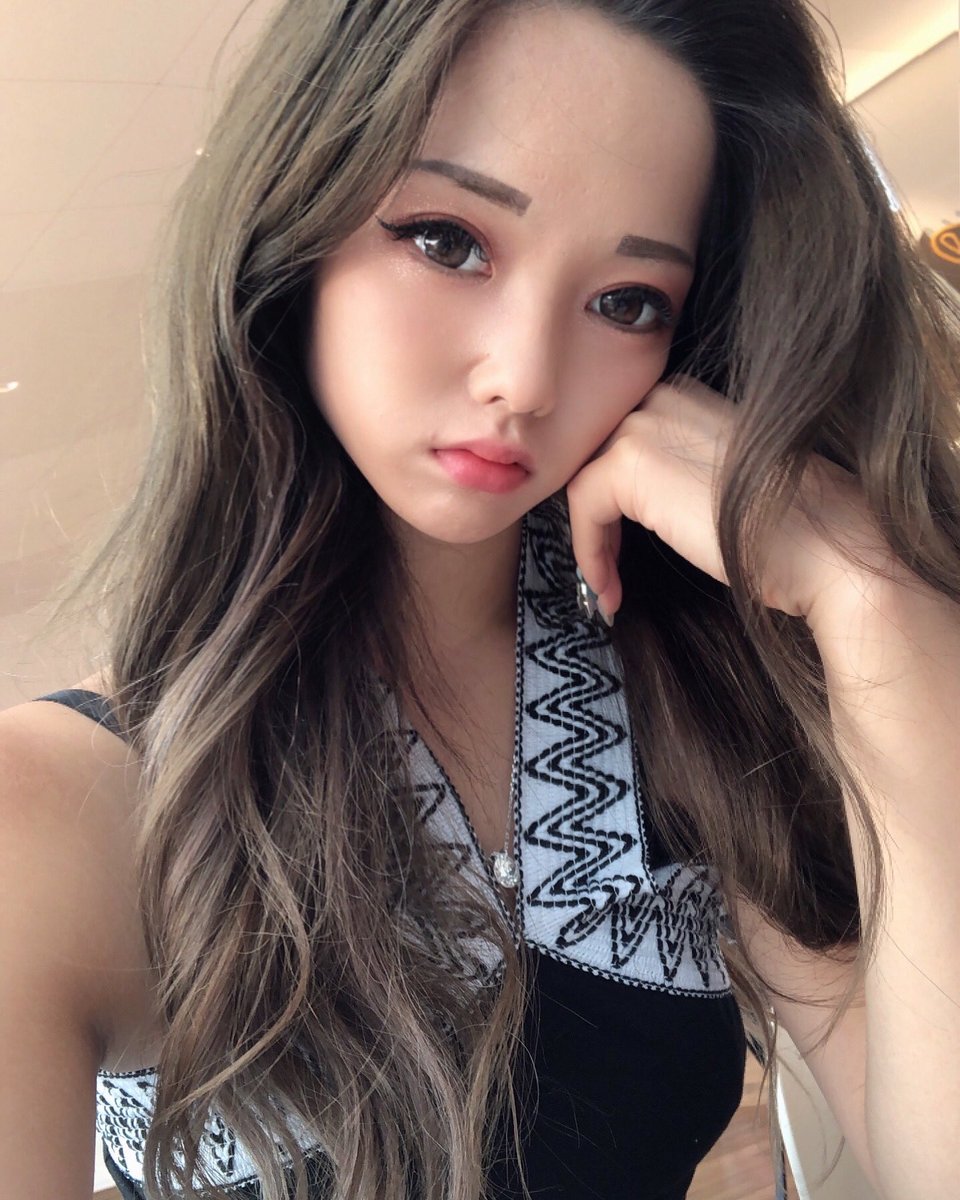 .
久しぶりにがっつりメイクで
自撮り🤳💓