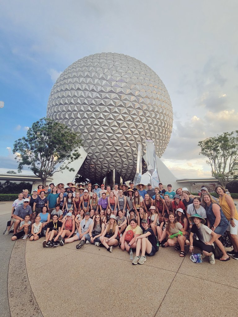 ttownband's tweet photo. Awesome group at epcot today! Check out Facebook tomorrow at 230 eastern time on teutopolis unit 50 schools for live video of the band marching magic kingdom! https://t.co/6bQI6Ge0Cf