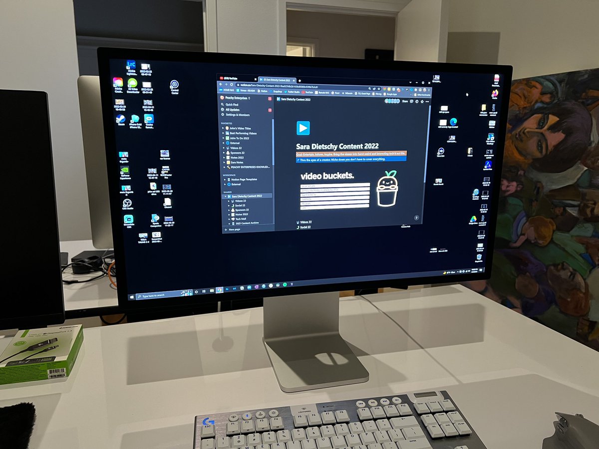 saradietschy's tweet image. Now that I have my PC hooked up to the pretty Studio display I guess I need to actually make my desktop pretty 😒