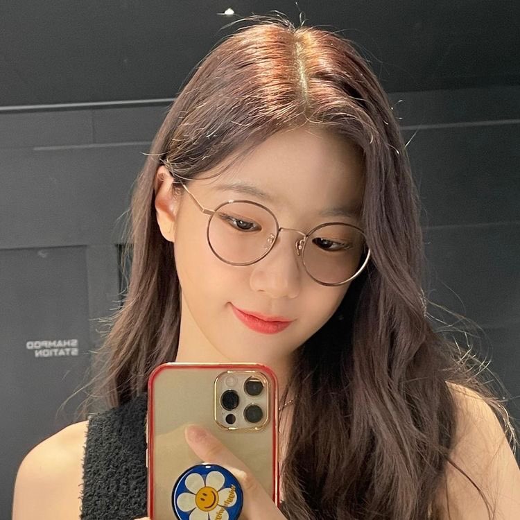 ㅤㅤㅤ 
ㅤㅤㅤ 
             🦁 KIZZANE.⠀ 
             Happy bffs day, my Way. ☺️
ㅤㅤㅤ 
ㅤㅤㅤ