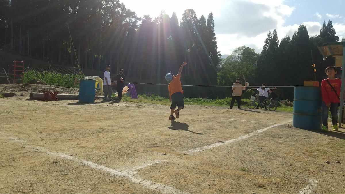 asobi_ba_'s tweet photo. 0歳から１２０歳まで参加🆗‼️わなげ大会
さすがに0歳も120歳もいませんでしたが3歳から小学生、中学生、パパママじいちゃんばあちゃんまでみんなでわなげしました
お天気の一日
いっぱい遊んで楽しかったな～！
利用者ほかちゃん https://t.co/aH4ISa7QnE