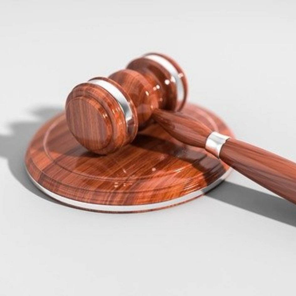 drhellers's tweet image. France is protecting his population.
According to the French Supreme Court, a treatment by cryolipolysis is a medical treatment and can only be done by doctors. All the treatments, breaking the skin barrier (injection of botulinum toxin, hyaluronic acid, needling, threads,…)...