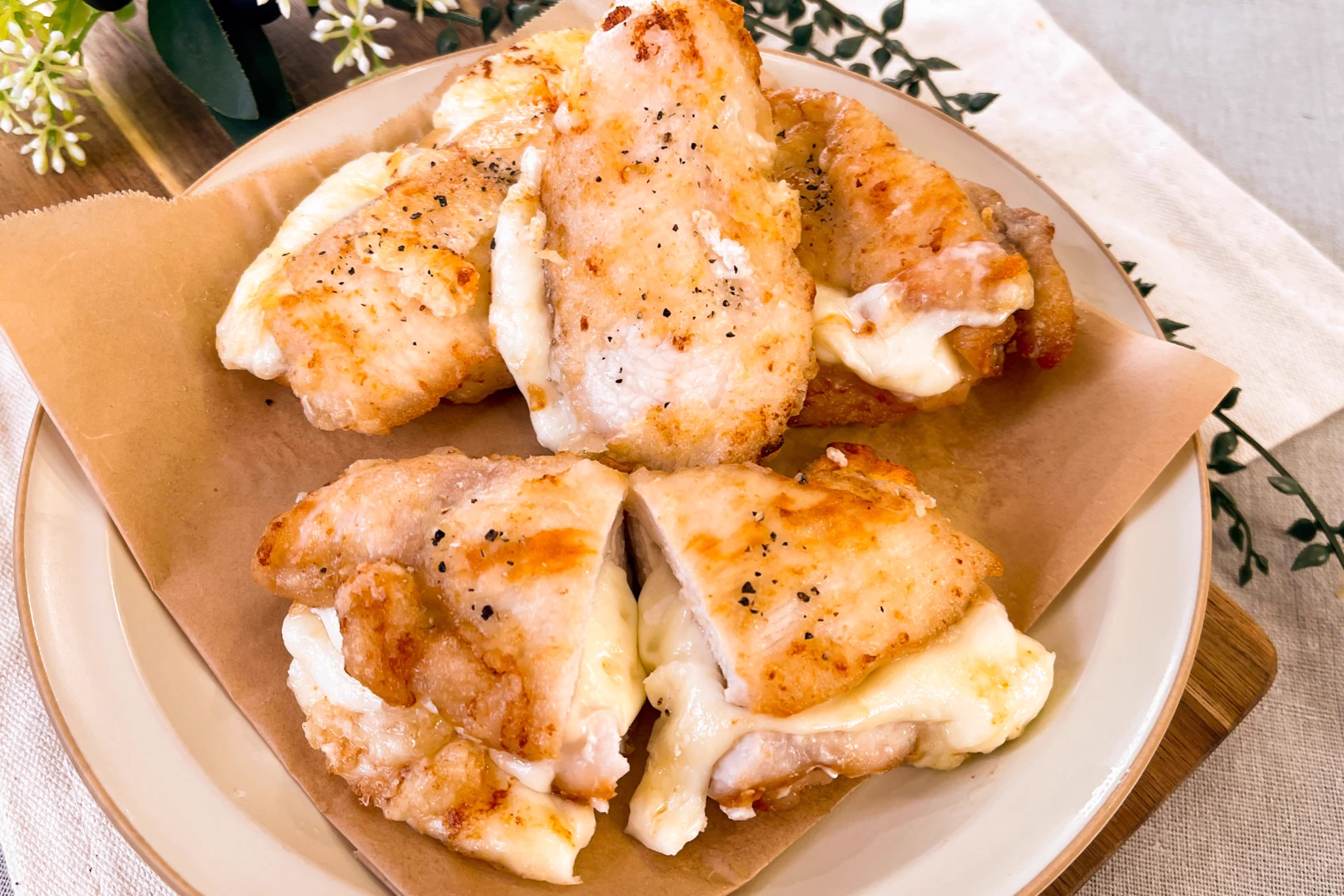 鶏胸肉とさけるチーズで作れるチーズインフライドチキン‼