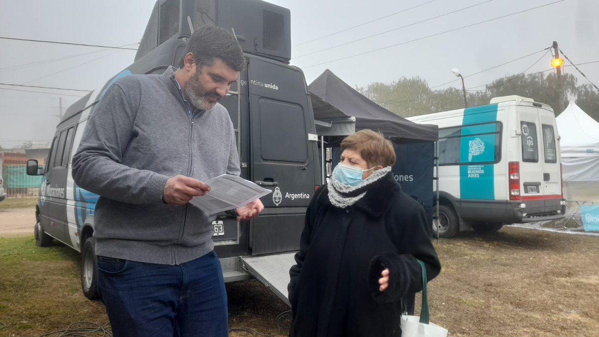 El programa #Acercar llegó a #Brandsen, con la presencia del director provincial de Región Conurbano @LaloDecuzzi y el Concejal <a href="/ferraitelli/">Fernando Raitelli</a>.
Los vecinos y vecinas de la ciudad pudieron realizar sus trámites y consultas de forma más simple.
<a href="/Kicillofok/">Axel Kicillof</a> 
<a href="/revorasantiago/">Lalo Révora</a>