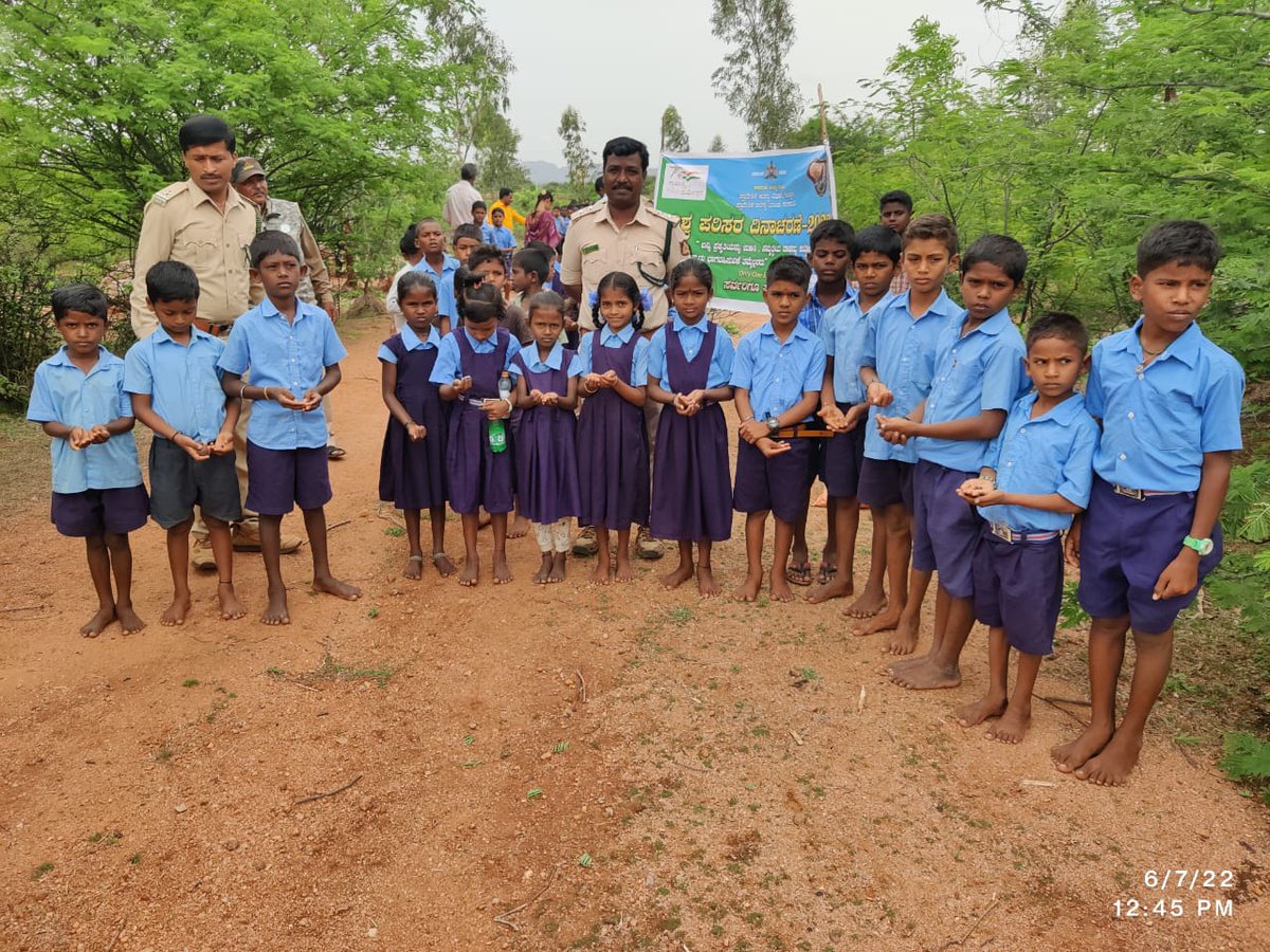 DcfForest's tweet photo. ವಿಶ್ವ ಪರಿಸರ ದಿನಾಚರಣೆ ಹಾಗೂ ಹಸಿರು ಕರ್ನಾಟಕ ಕಾರ್ಯಕ್ರಮದ ಅಂಗವಾಗಿ ಕನಕಗಿರಿ ಕರ್ನಾಟಕ ಪಬ್ಲಿಕ್ ಶಾಲೆಯಲ್ಲಿ ಬೀಜ ಬಿತ್ತನೆ &amp; ಸಸಿ ನೆಡುವ ಕಾರ್ಯಕ್ರಮವನ್ನು ಹಮ್ಮಿಕೊಳ್ಳಲಾಯಿತು. ಕಾರ್ಯಕ್ರಮದಲ್ಲಿ ತಾಪಂ ಕಾರ್ಯನಿರ್ವಾಹಕ ಅಧಿಕಾರಿಗಳು,ಶಾಲಾ ಶಿಕ್ಷಕರು,ವಿದ್ಯಾರ್ಥಿಗಳು, ಗ್ರಾಮಸ್ಥರು &amp; ಸಿಬ್ಬಂದಿಗಳು ಭಾಗವಹಿಸಿದ್ದರು.@CMofKarnataka https://t.co/8OuXZJvikk