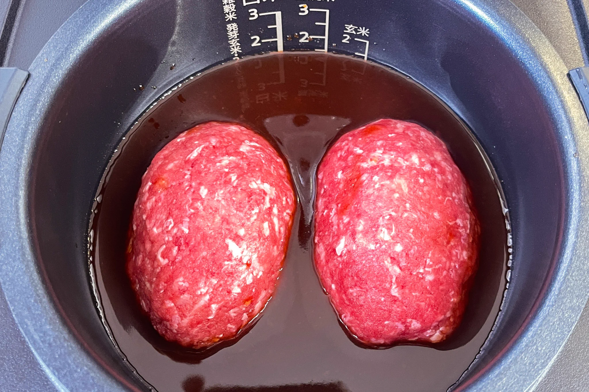 この煮込み俵ハンバーグ！炊飯器で作るところが画期的すぎる‼