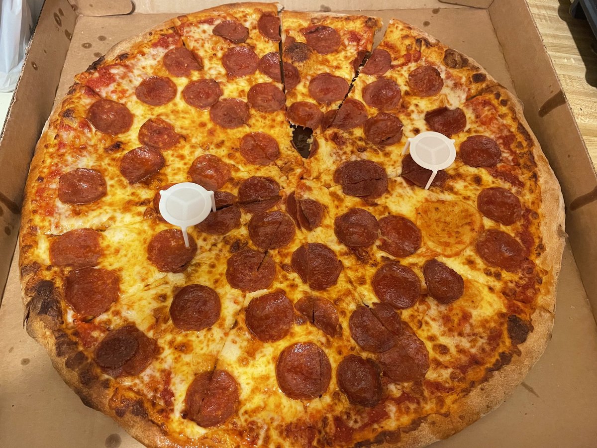 DavKind76's tweet photo. A local pizza place pie always better than those chains https://t.co/kn5l4S6nmr