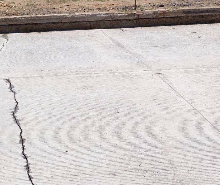 PeatonVigilante's tweet photo. ¿Será que @SINFRA_GobOax y su constructora @ICAMexico no saben que el rayado debe ser transversal al sentido de rodamiento para evitar accidentes al frenado? #LibramientoSur https://t.co/x4qdGTVs1w