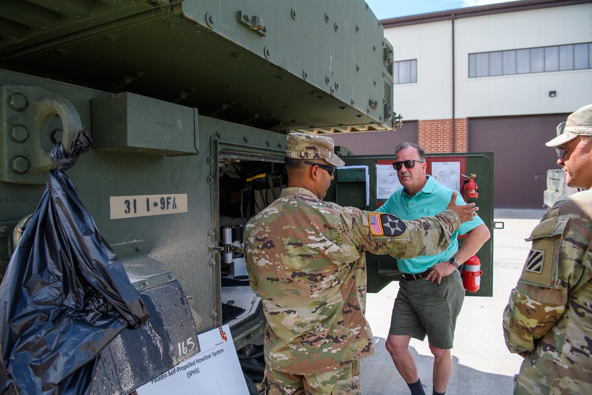 usarec's tweet photo. Today our #ArmyEdTour guests at @USAGStewartHAAF had the opportunity to talk to Soldiers who operate @USArmy vehicles and experience medical simulation training.
#ServeWithUs #ArmyExperience @TRADOC @goarmy @3rd_Infantry https://t.co/iIFyt44GWL