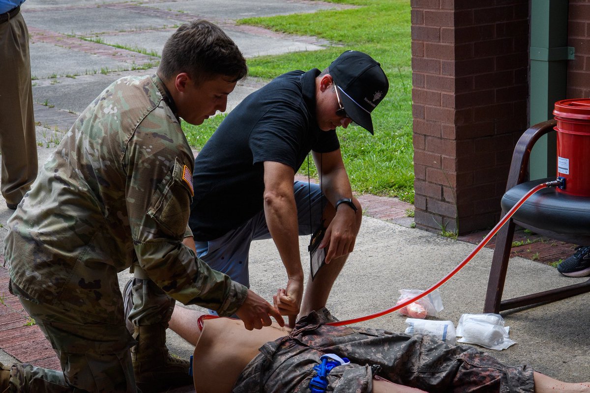 usarec's tweet photo. Today our #ArmyEdTour guests at @USAGStewartHAAF had the opportunity to talk to Soldiers who operate @USArmy vehicles and experience medical simulation training.
#ServeWithUs #ArmyExperience @TRADOC @goarmy @3rd_Infantry https://t.co/iIFyt44GWL