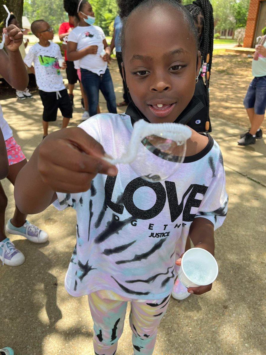 Second Grade enjoyed this week’s STEAM Lesson…..Making Bubbles!  💚💛🐝#xSEL #TopNotch #EdgewoodExcellence #TeamSelmaConnected