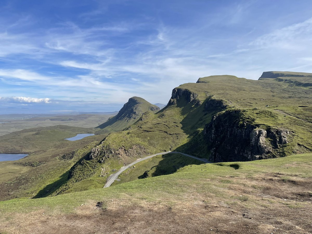 pinkhebridean's tweet photo. Epic view. #cuíthraing #exploreScotland #exploreSkye #mountains #viewfordays #blueskye https://t.co/RRw9E6Xhyc