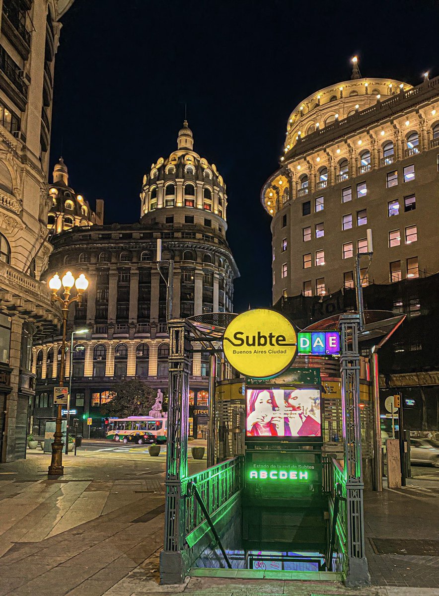 FabriCaradonna's tweet image. Es increíble la cantidad de fotos que le vivo sacando a Buenos Aires. Es muy bella 💕📸