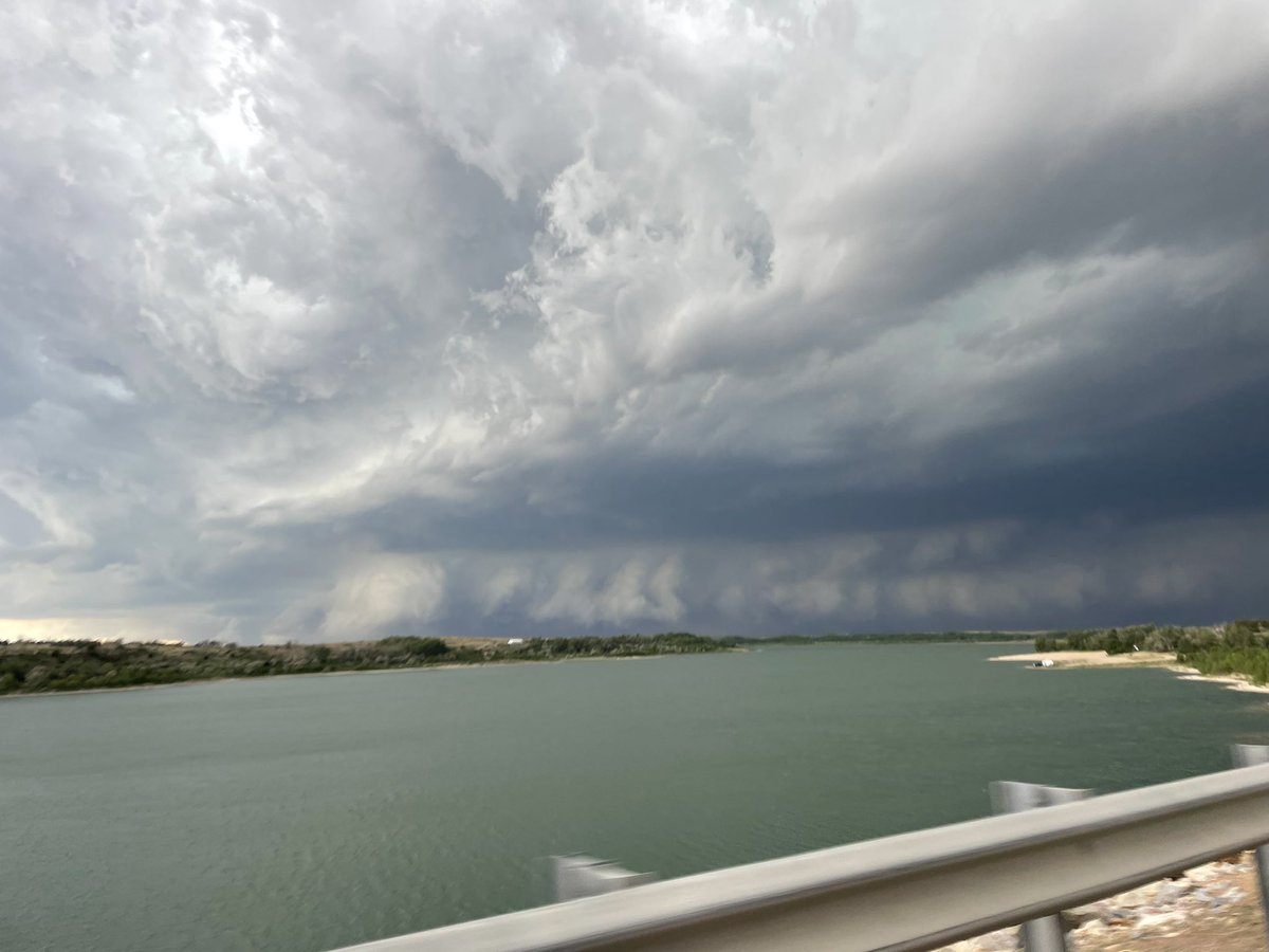 Big time ground scraping supercelll just south of Enders NE 615 pm MDT  <a href="/NWSGoodland/">NWS Goodland</a> #newx