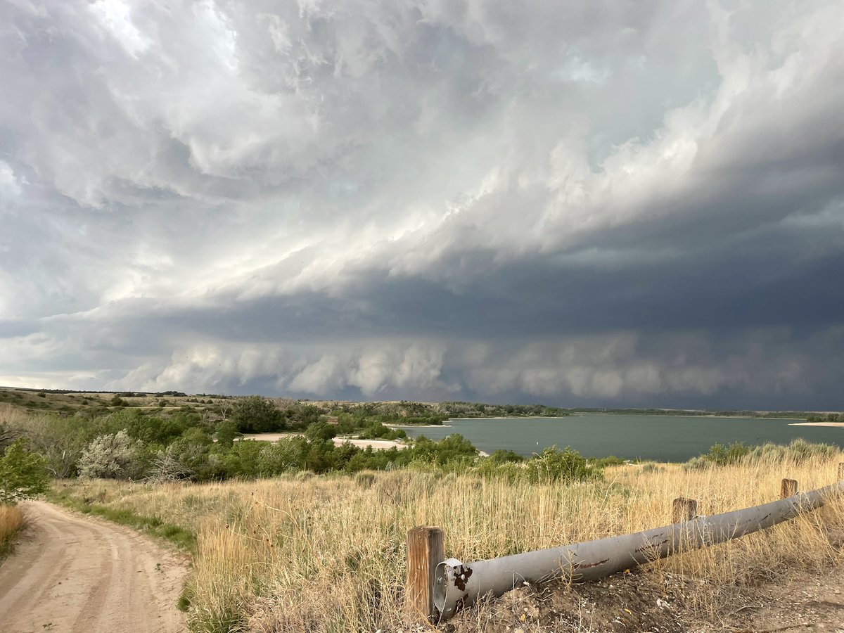 ERAU_Chase's tweet photo. Big time ground scraping supercelll just south of Enders NE 615 pm MDT  @NWSGoodland #newx https://t.co/b36gmIN35V