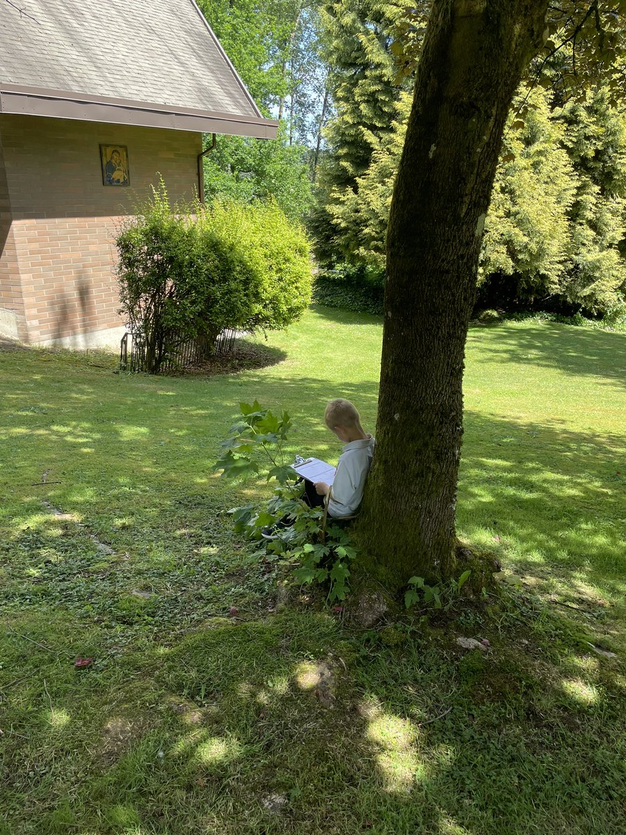 MsAlbertisClass's tweet image. Day 19 #walkingcurriculum challenge: matter hunt! What solids, liquids and gasses can you find?