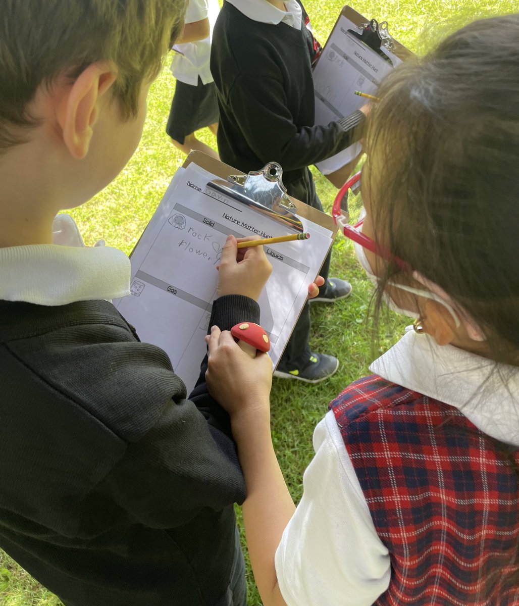 MsAlbertisClass's tweet image. Day 19 #walkingcurriculum challenge: matter hunt! What solids, liquids and gasses can you find?