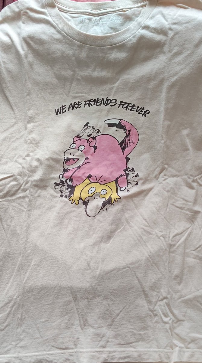 こんどのデートどれ着ていこうかなあ
るんるん 