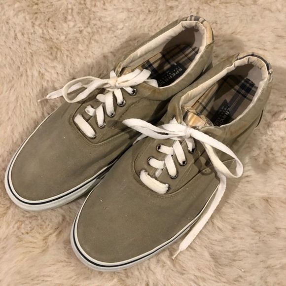 SheehanInVT's tweet photo. So good I had to share! Check out all the items I'm loving on @Poshmarkapp #poshmark #fashion #style #shopmycloset #costa #sperry: https://t.co/WAXSBHpGMo https://t.co/M7fvn6k0Fy