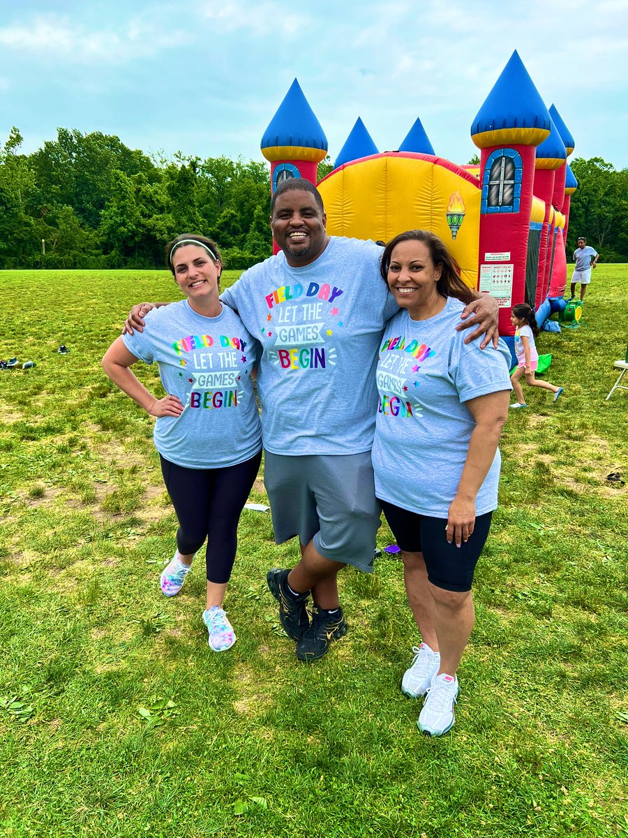 ccberry16's tweet photo. Heard during @LortonStationES field day… “Field day…11 out of 10”. “THIS IS SO FUN!” and “Ms. Berry, race me!” #bestdayever @FCPSR3 @Principal_LSES @fcpsnews https://t.co/3WfMZLio5E