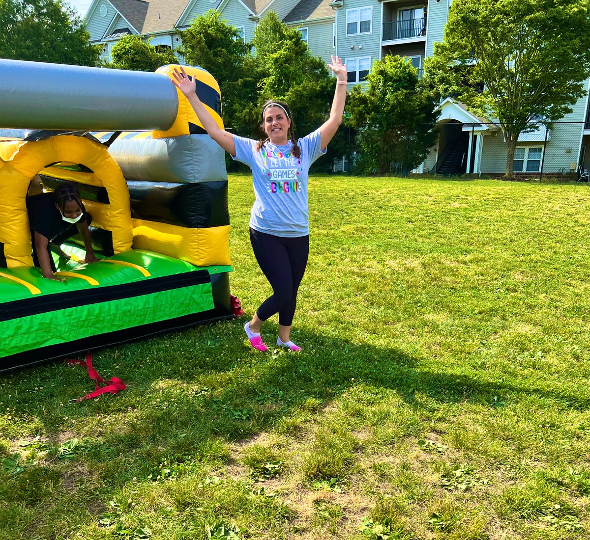 ccberry16's tweet photo. Heard during @LortonStationES field day… “Field day…11 out of 10”. “THIS IS SO FUN!” and “Ms. Berry, race me!” #bestdayever @FCPSR3 @Principal_LSES @fcpsnews https://t.co/3WfMZLio5E