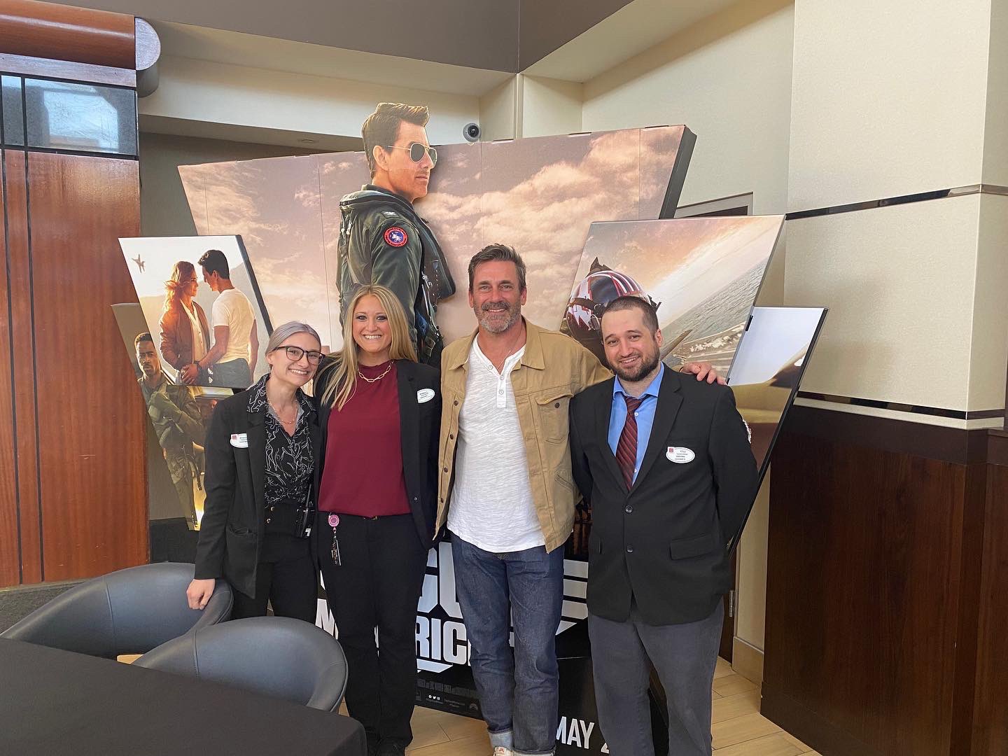 Marcus Theatres 🍿 on Twitter "John Hamm stopped by Marcus Wehrenberg