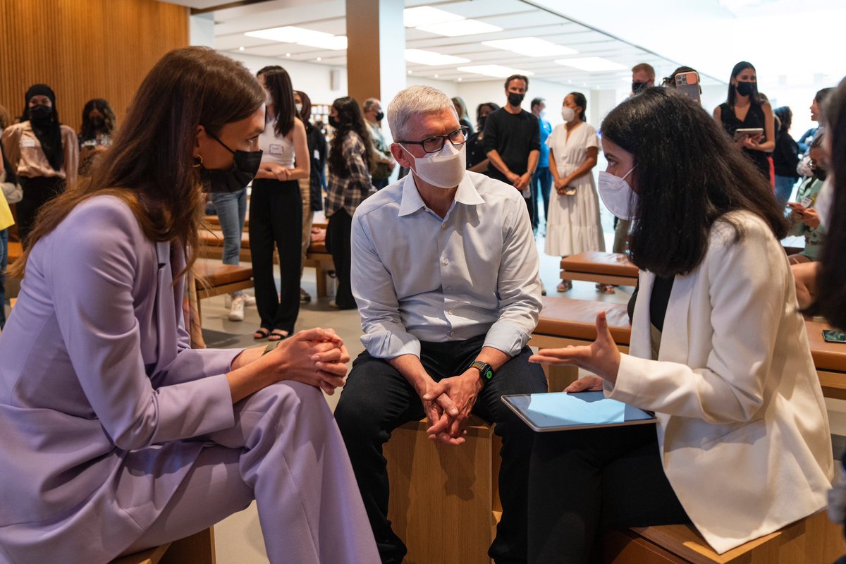 Excited to expand our partnership with @KodeWithKlossy with Today at Apple Creative Studios and new AI/ML camps! Coding is the one true universal language we have, and we love to see young developers unlock their creative potential. Thanks to Apple SoHo for hosting us today!