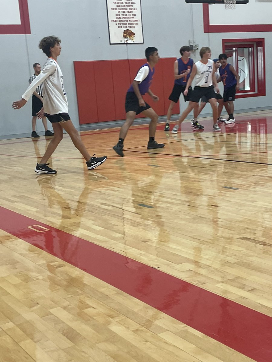 RocketsRNQhoops's tweet photo. JV Blue in action tonight. First game starts off with W!!🚀 #Hothoops @robinsonisd @risdHS https://t.co/AGkH2w34MM