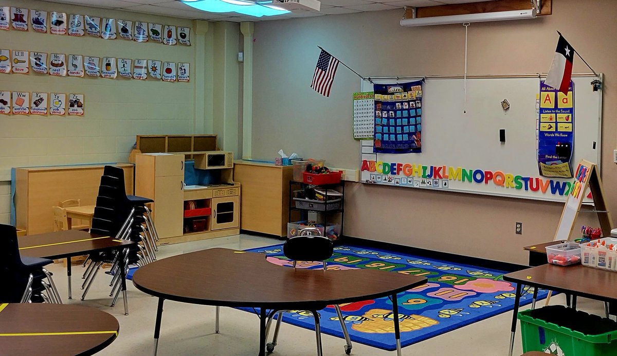 Lucy_Gomez16's tweet image. Wooohooo, we are ready for Day 1 of #SummerLearningFun tomorrow! Classrooms are set and we can&apos;t wait to see all our LVE, OHT &amp;amp; RKD kiddos tomorrow! ❤️💙💚