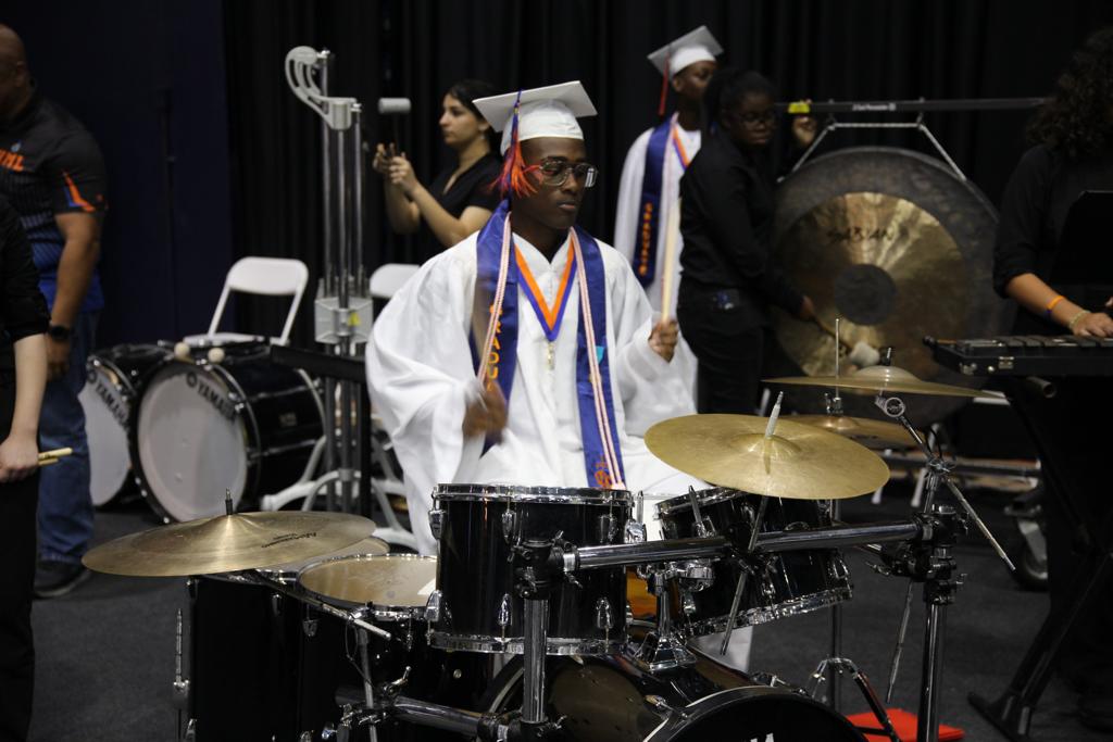SuptDotres's tweet photo. What a proud day! Congratulations to the graduating @HMLSrHighSchool #Classof2022! The next chapter of your lives is just beginning. #MDCPSGrad https://t.co/Al85rLjAi8