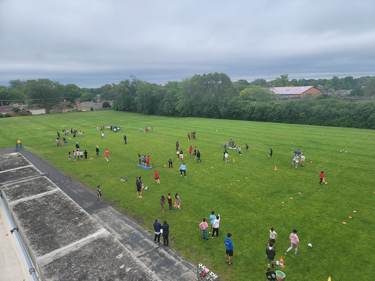 WISBarrett's tweet photo. Field Day was back today at WIS! Thank you to all our parents for volunteering their time today. https://t.co/GJmrOZVEbd