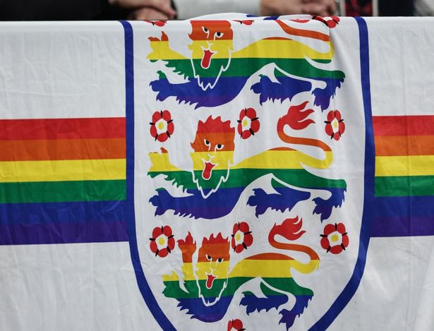 JigglywigChris's tweet photo. @NickBuckleyMBE England taking the knee “against all forms of discrimination”. Captain Harry Kane wearing a Rainbow armband to promote “inclusion and tolerance”. Delighted that England will be practicing what they preach by withdrawing from the Qatar World Cup….Oh wait! #QuitQatar 😡 https://t.co/nstJifO2eH