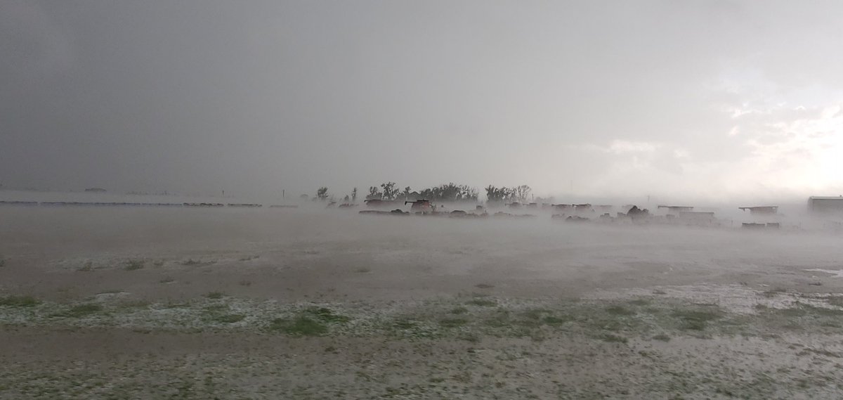 ASchueth's tweet image. Major hail fog getting into Imperial, NE