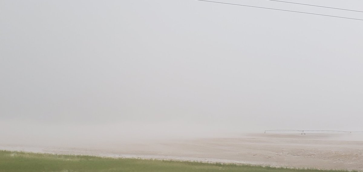 ASchueth's tweet image. Major hail fog getting into Imperial, NE