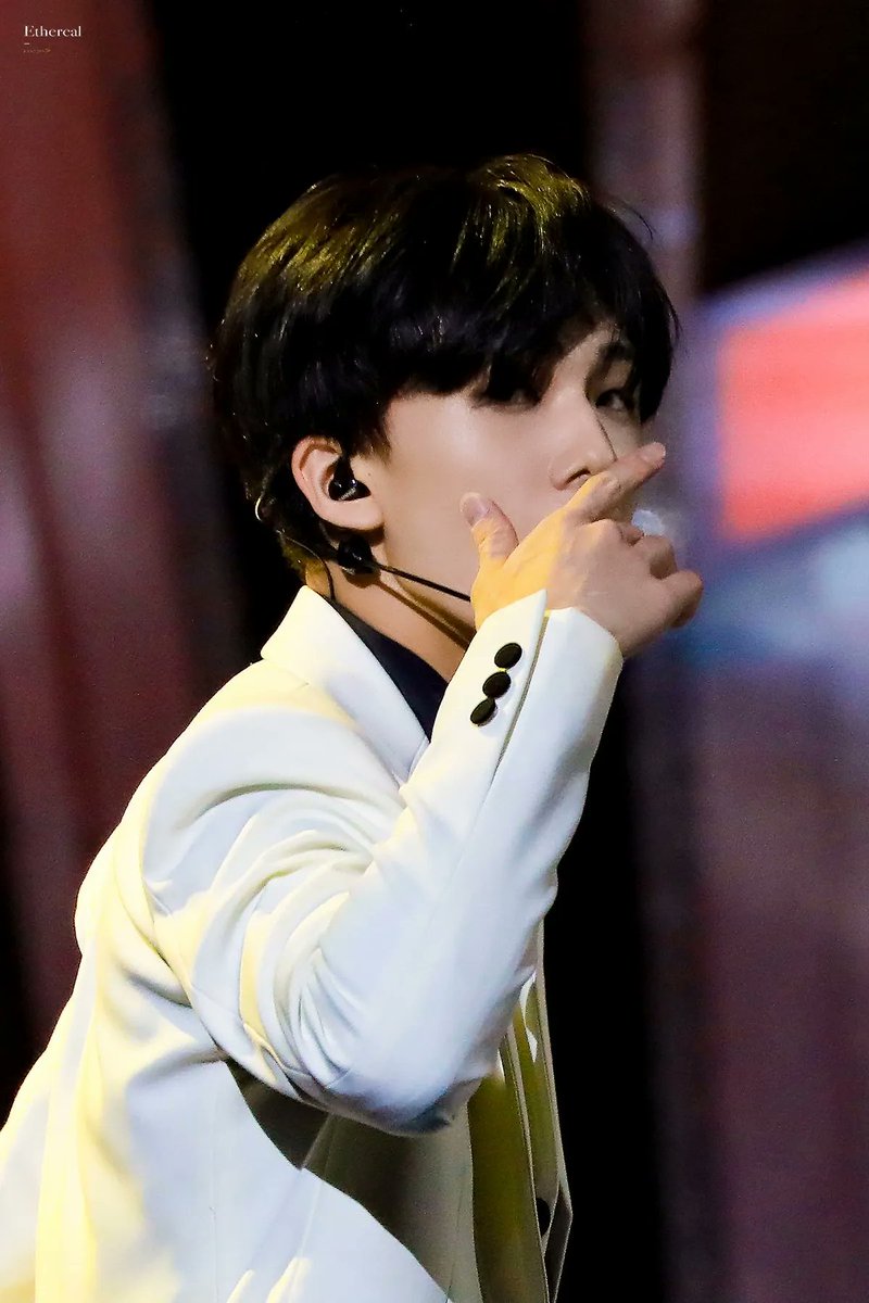 closed; park jisung hourly tweet media