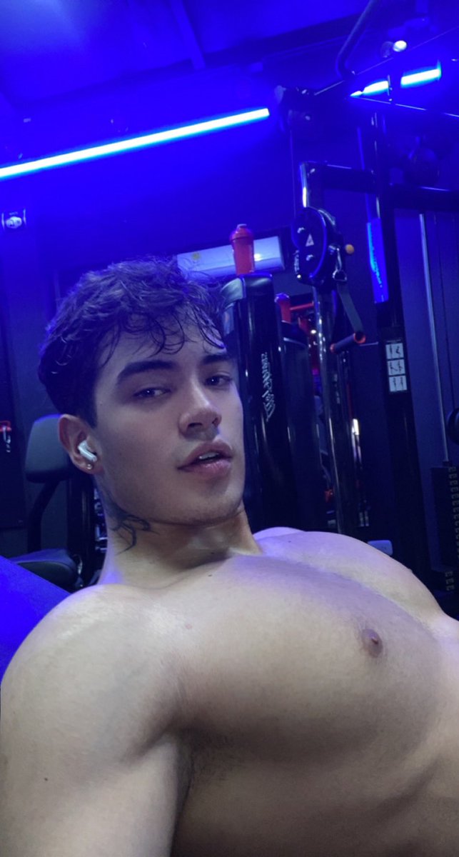 Bañadito en sudor 💦
Rt