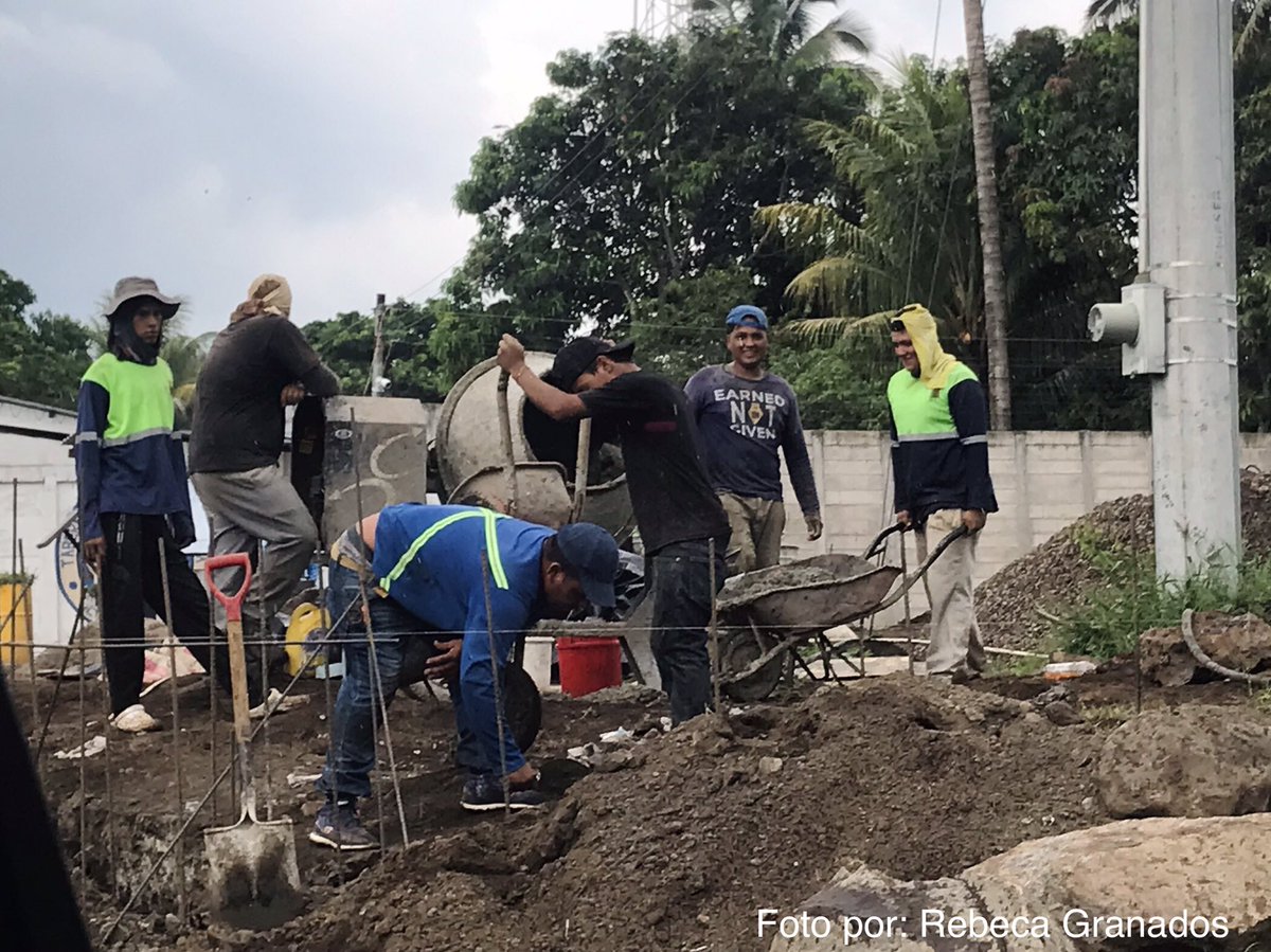daniela_g51's tweet photo. Sin embargo, hace algunas semanas, dio inicio la construcción de una nueva etapa en el centro comercial. | #eccdigital https://t.co/VVG7wIdmNX