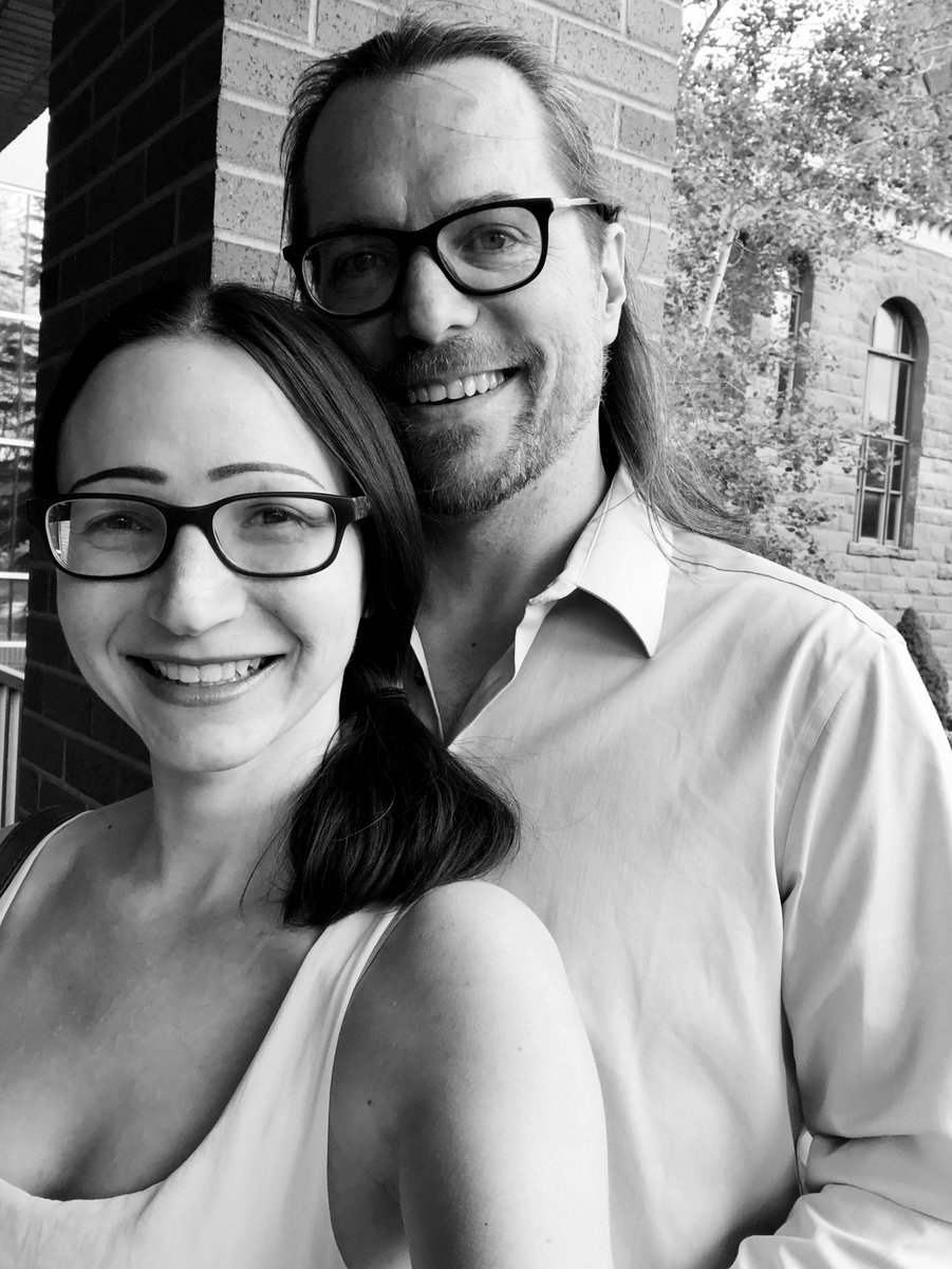 tiffanyjewel10's tweet photo. ok just a few more 😂😂😭😭🥰❤️💐✨✨ #weddingday #feelinpretty #bride #groom #courthouse #desertlife #quarantinelife https://t.co/1bDGpPd9GE