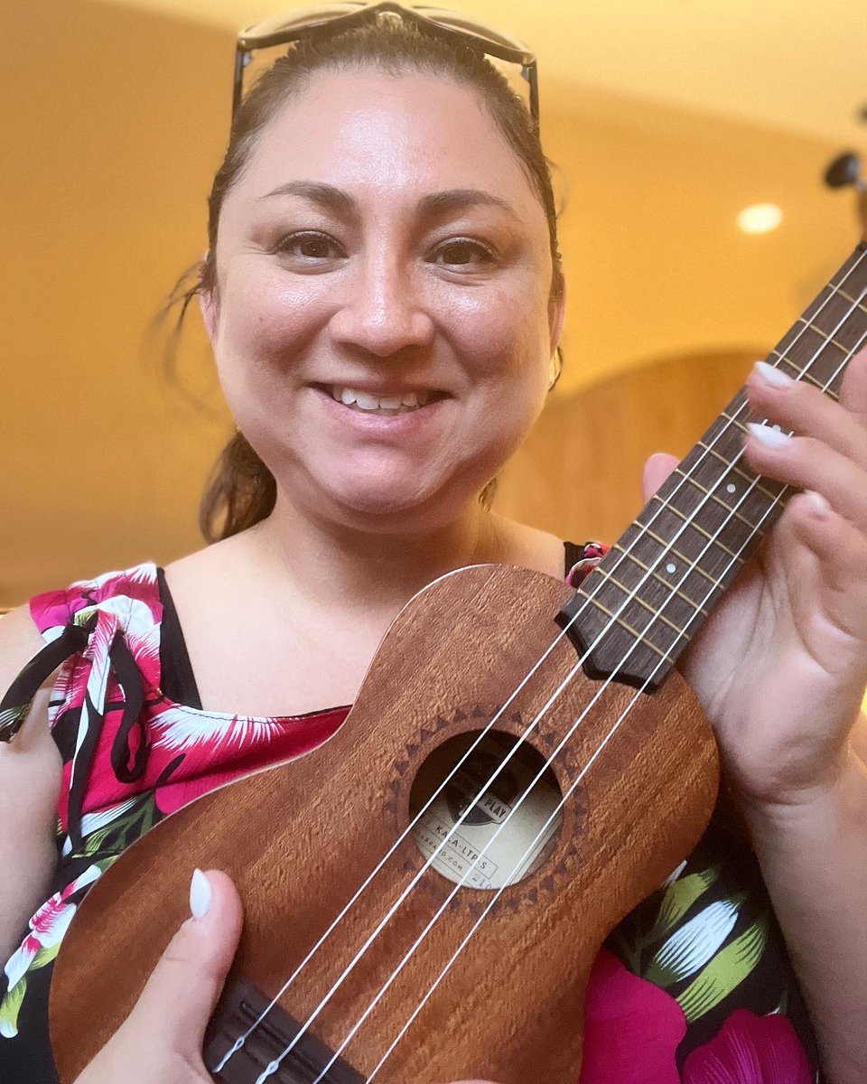MusicTeacherAV's tweet photo. Can I get PD credit for a ukulele class at my hotel? It was fun to work my music teacher muscle on vacation!
#musicselfie #musicteacher #teacheronsummerbreak #teacheroffduty #hawaii #jresummerbingo #jrerocks @kisdjre https://t.co/jVnBM9oIir